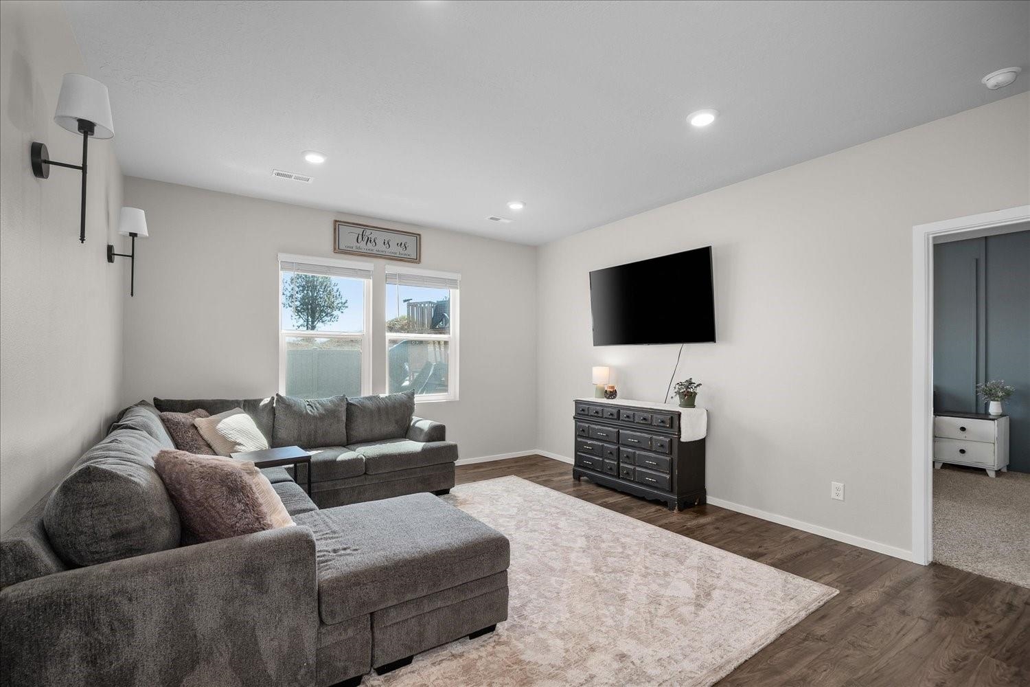 8125 S Safflower St - Photo 9