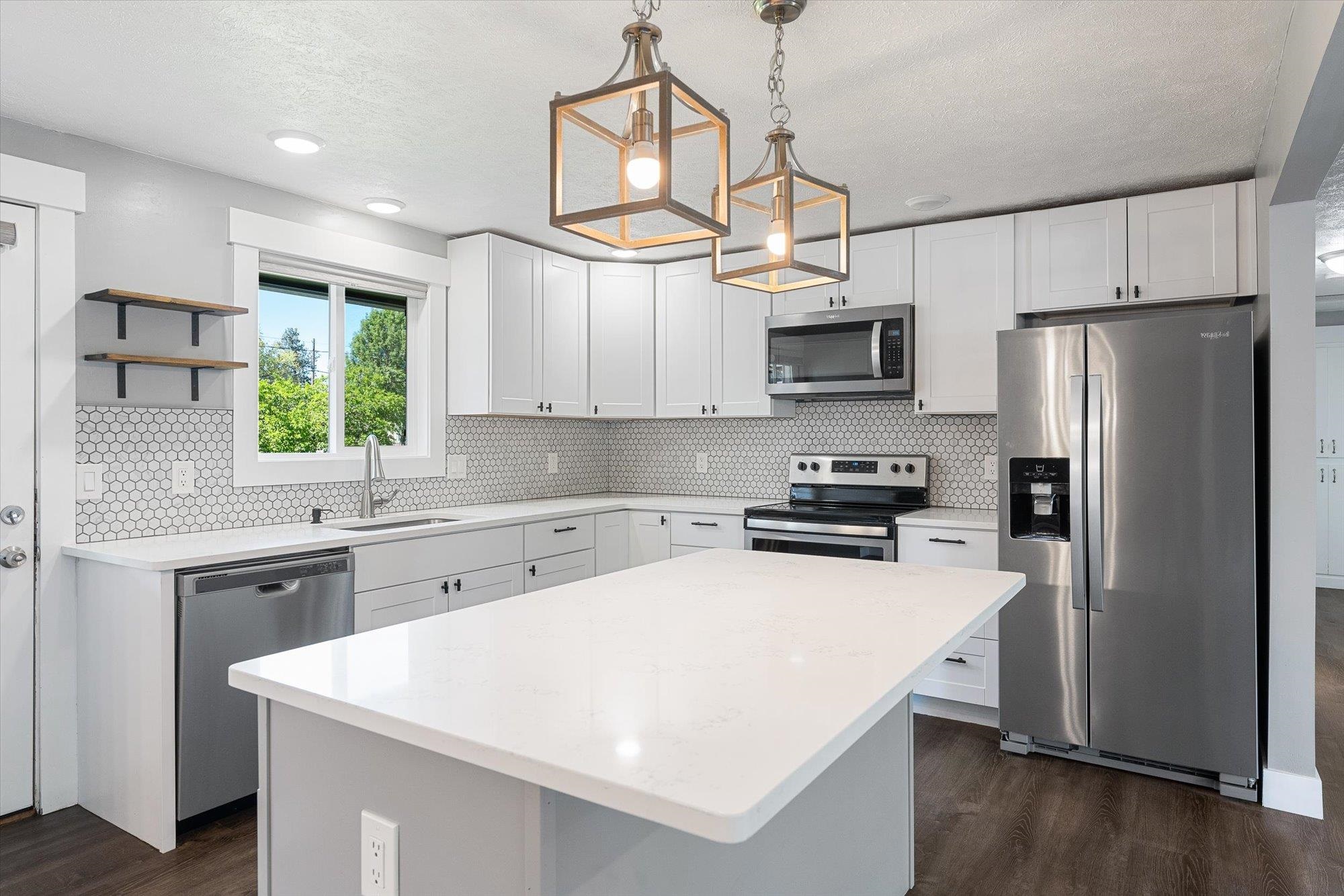 1820 5th St Ave - Photo 2