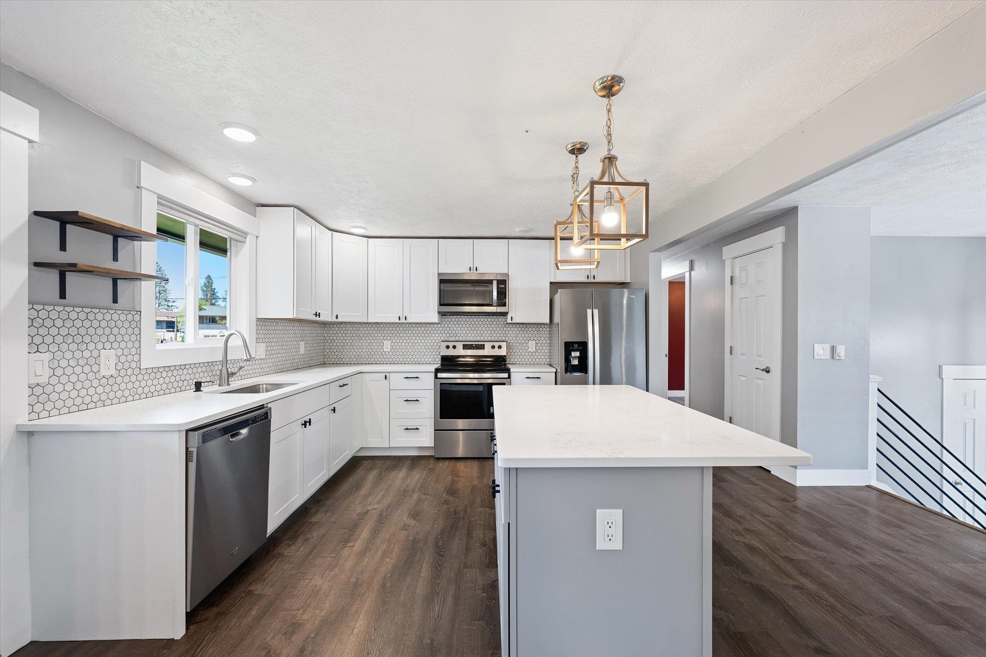 1820 5th St Ave - Photo 3
