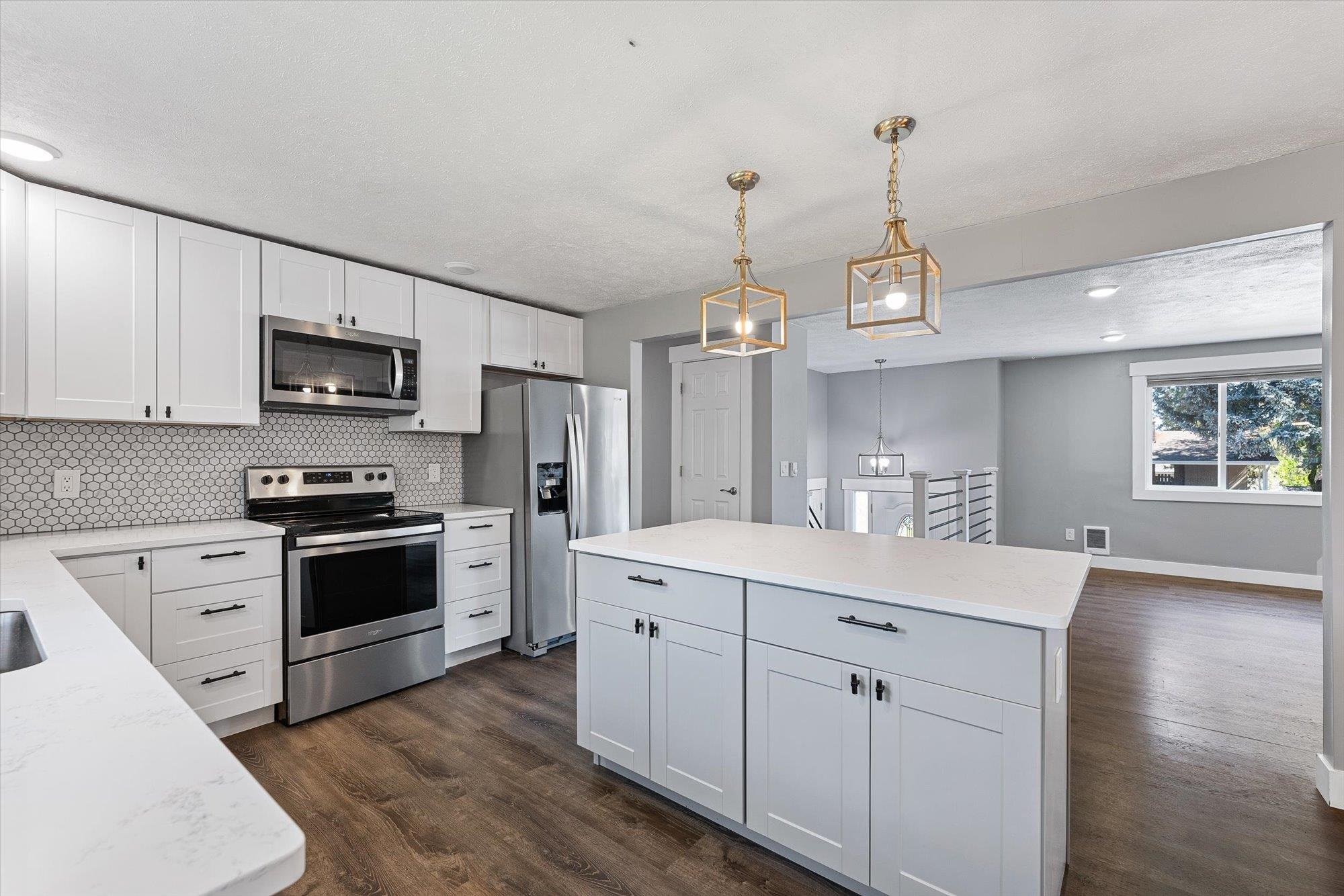 1820 5th St Ave - Photo 4