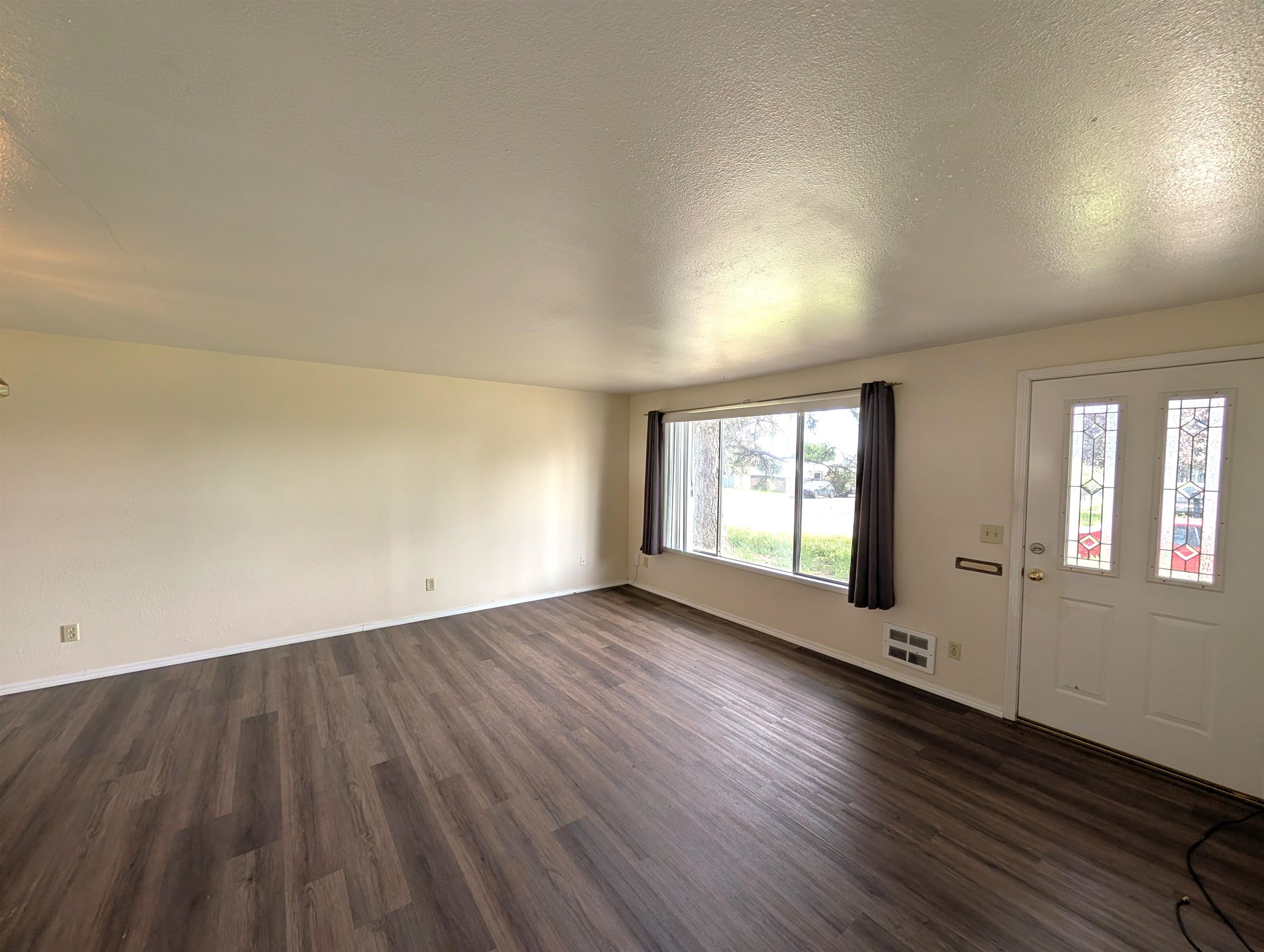 746 Villard St - Photo 7