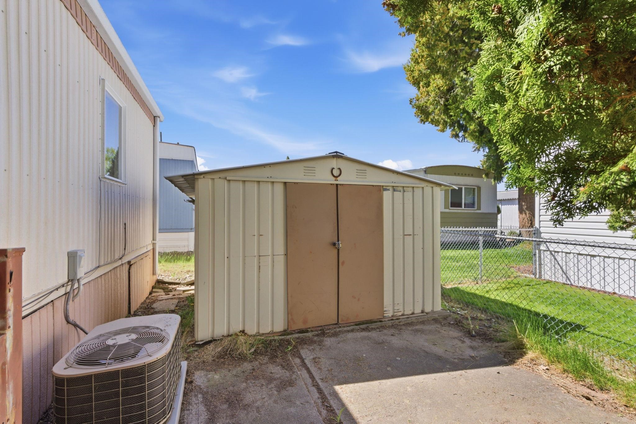 1211 E Lyons Ave - Photo 39