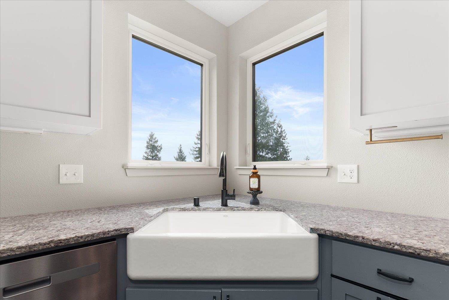 6670 Stoneridge Way - Photo 8