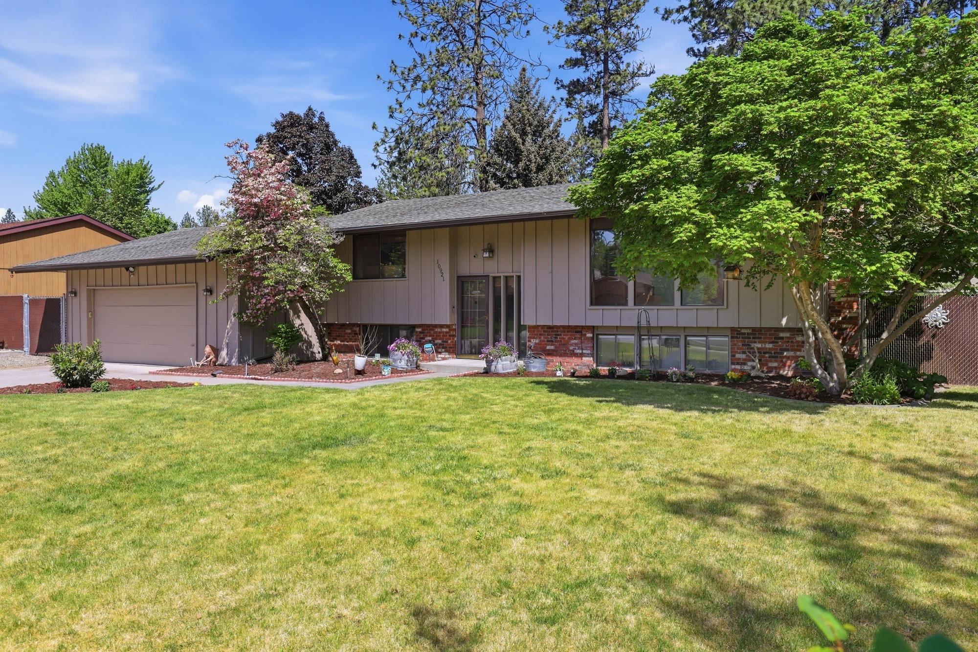 10921 E 31st Ave - Photo 1