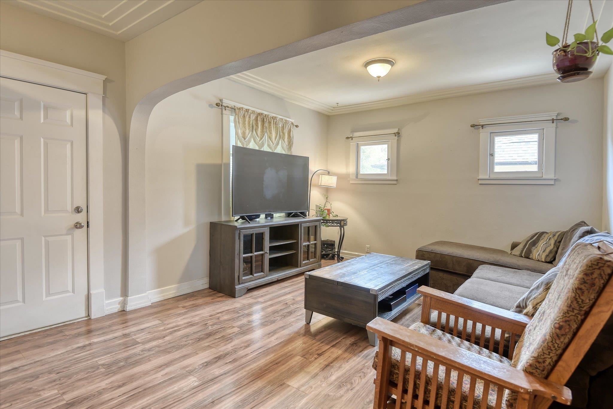 718 E Empire Ave - Photo 4