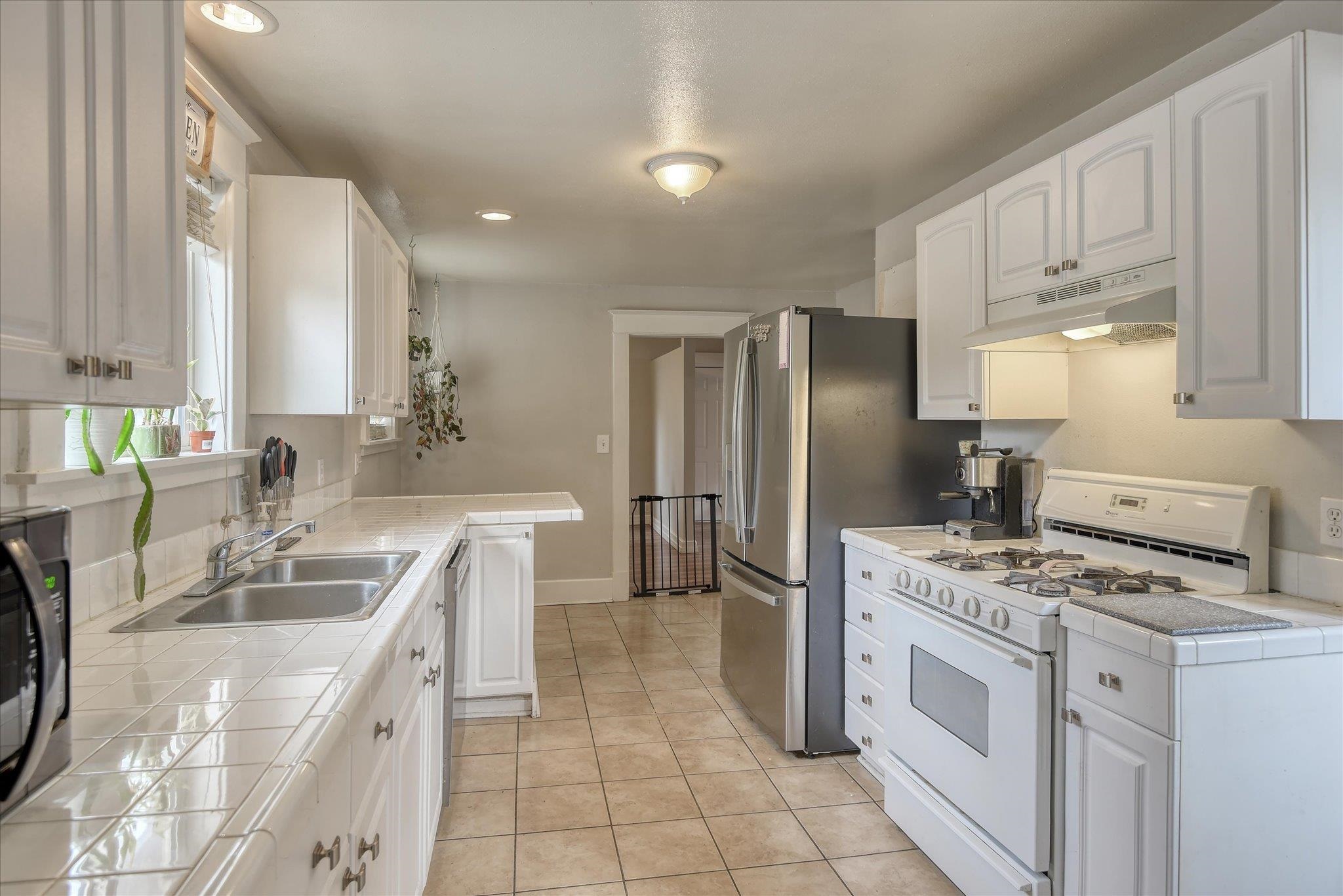 718 E Empire Ave - Photo 12