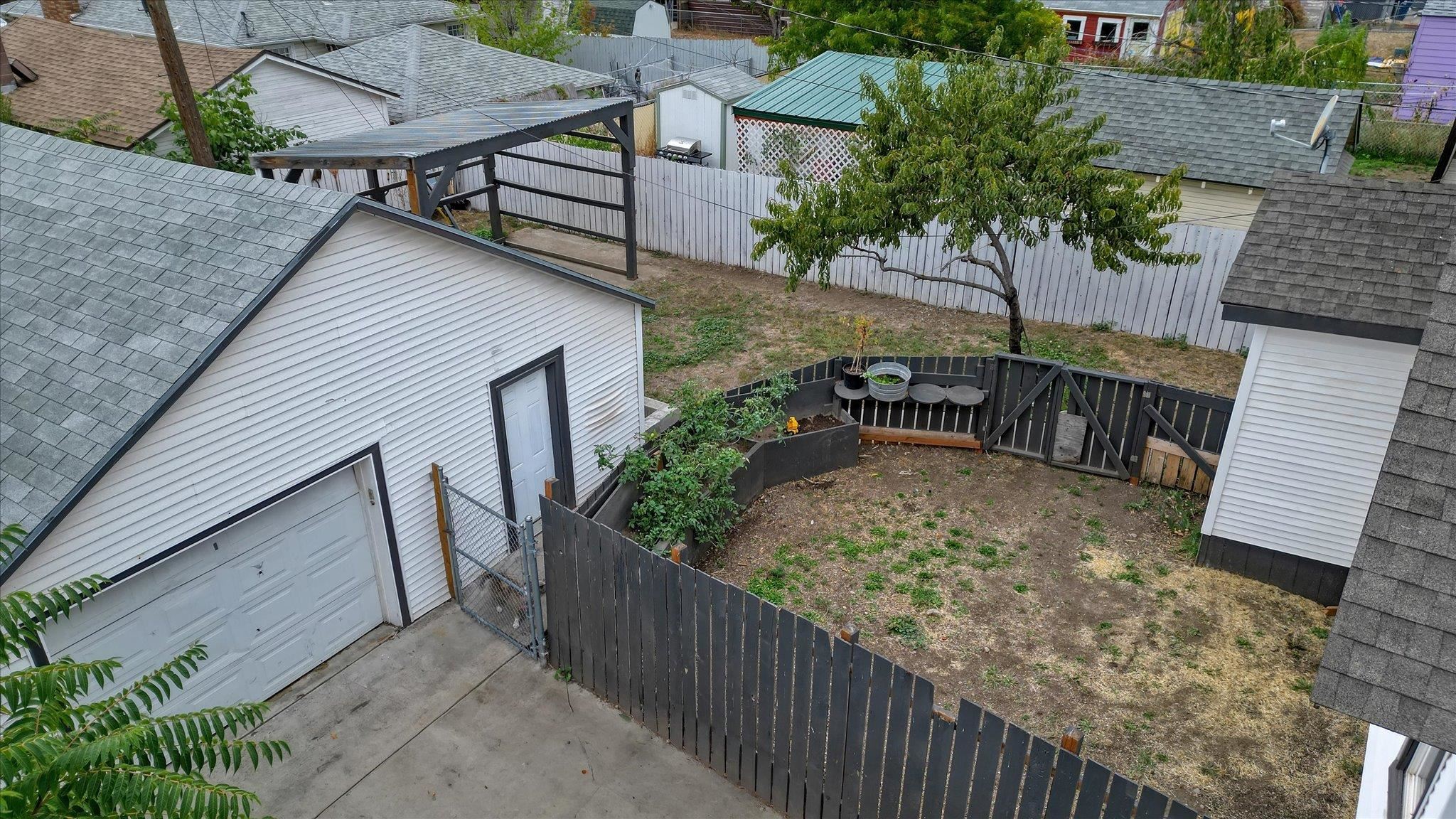 718 E Empire Ave - Photo 22