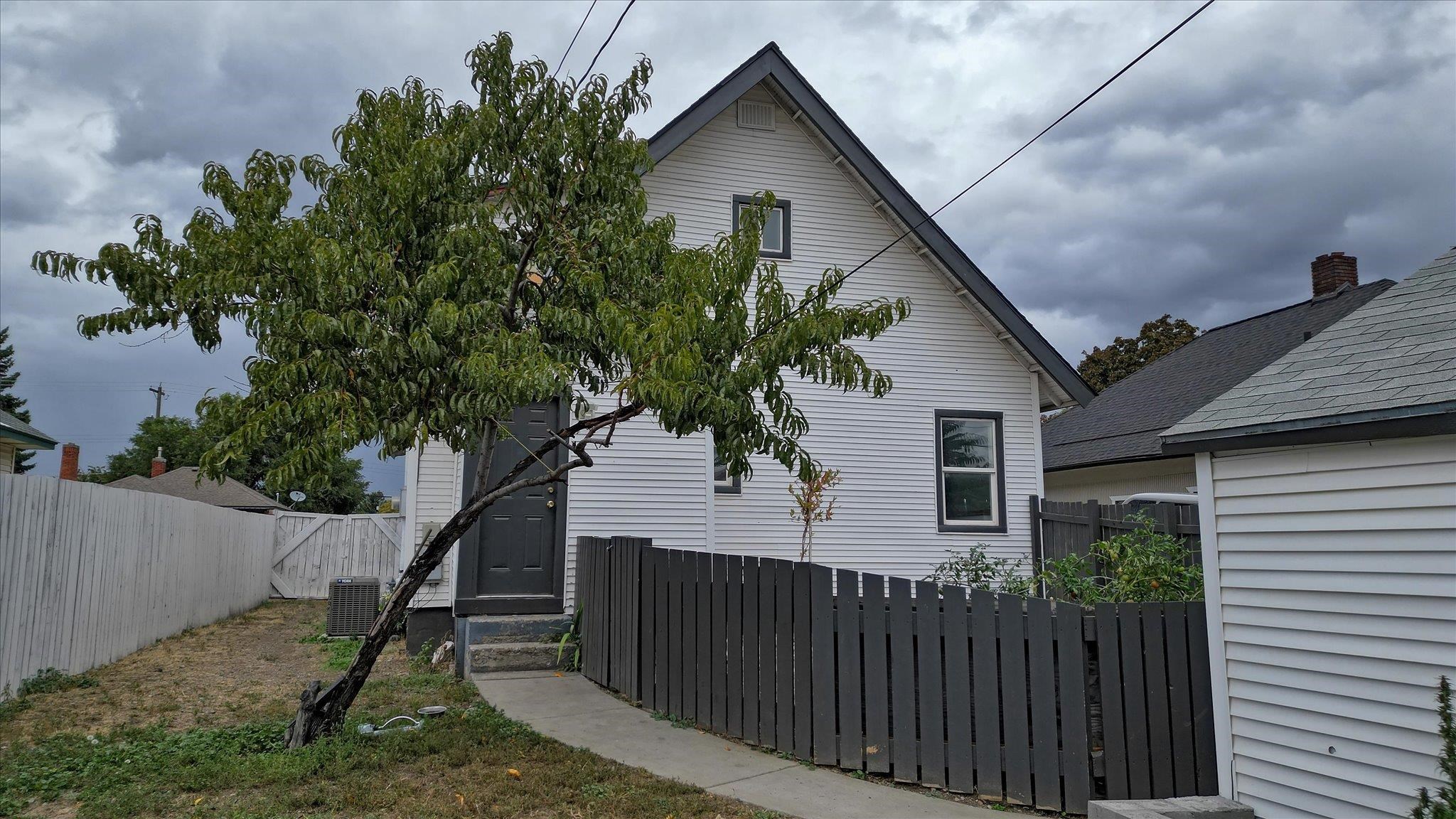 718 E Empire Ave - Photo 26