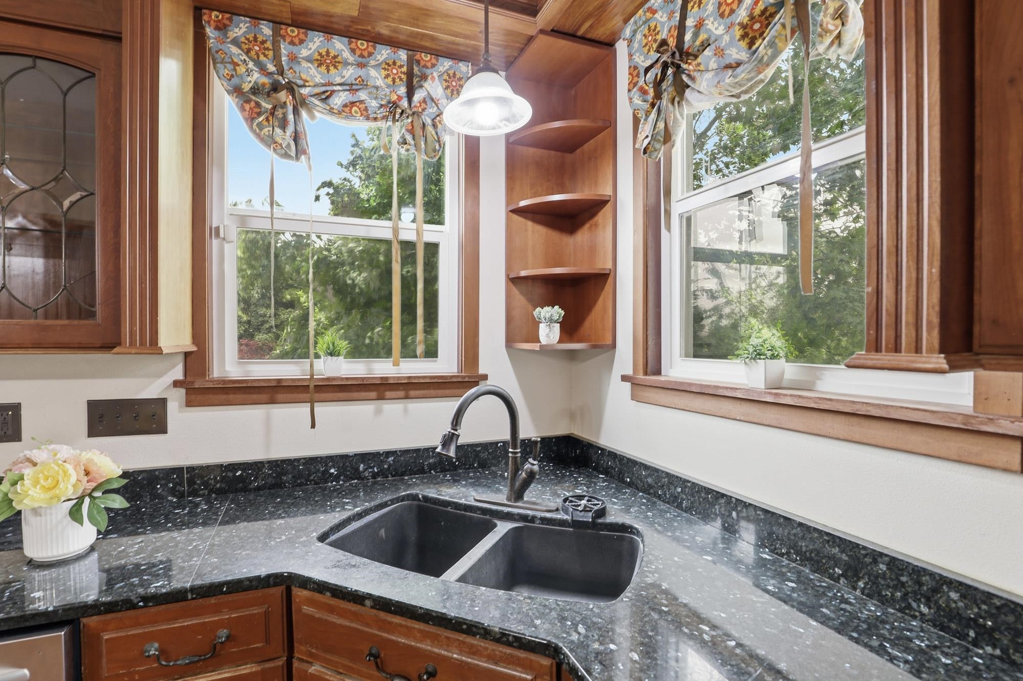 141 S Howard St - Photo 16