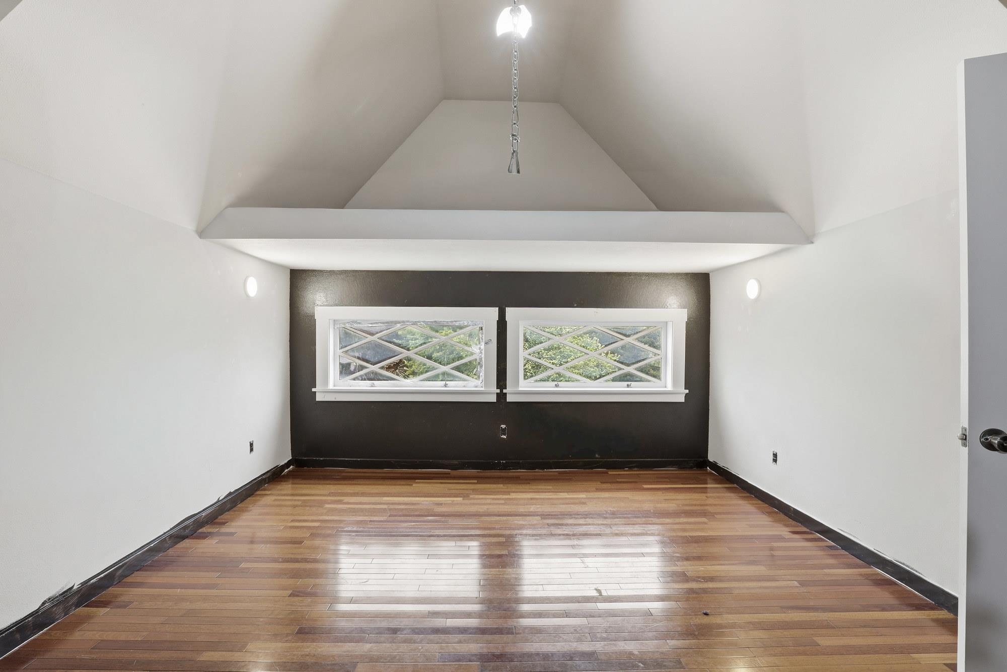 141 S Howard St - Photo 32