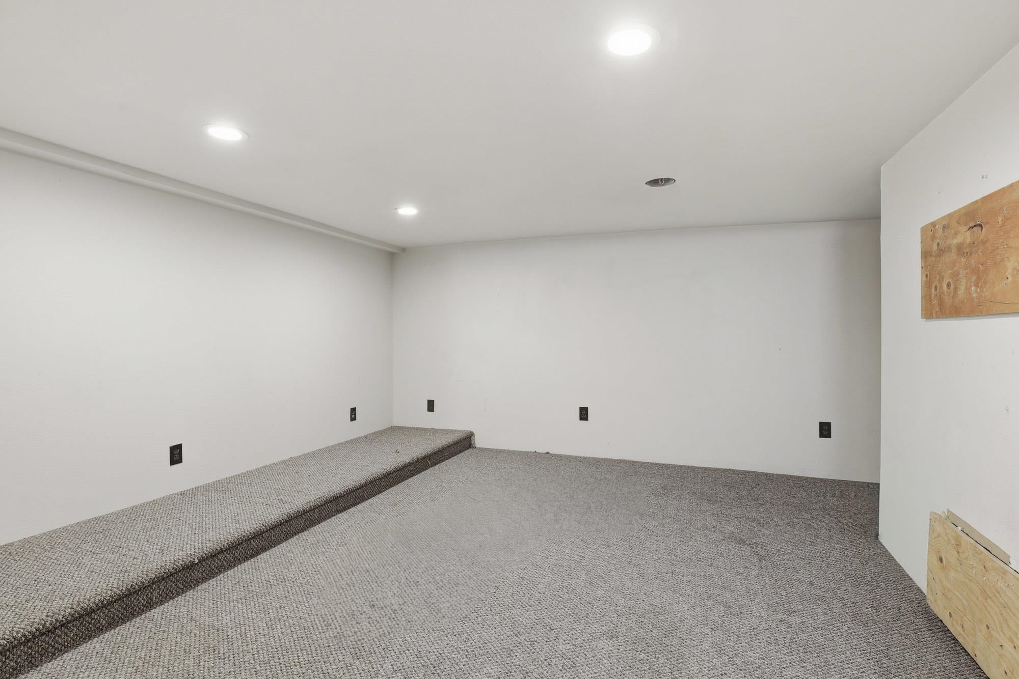 141 S Howard St - Photo 39