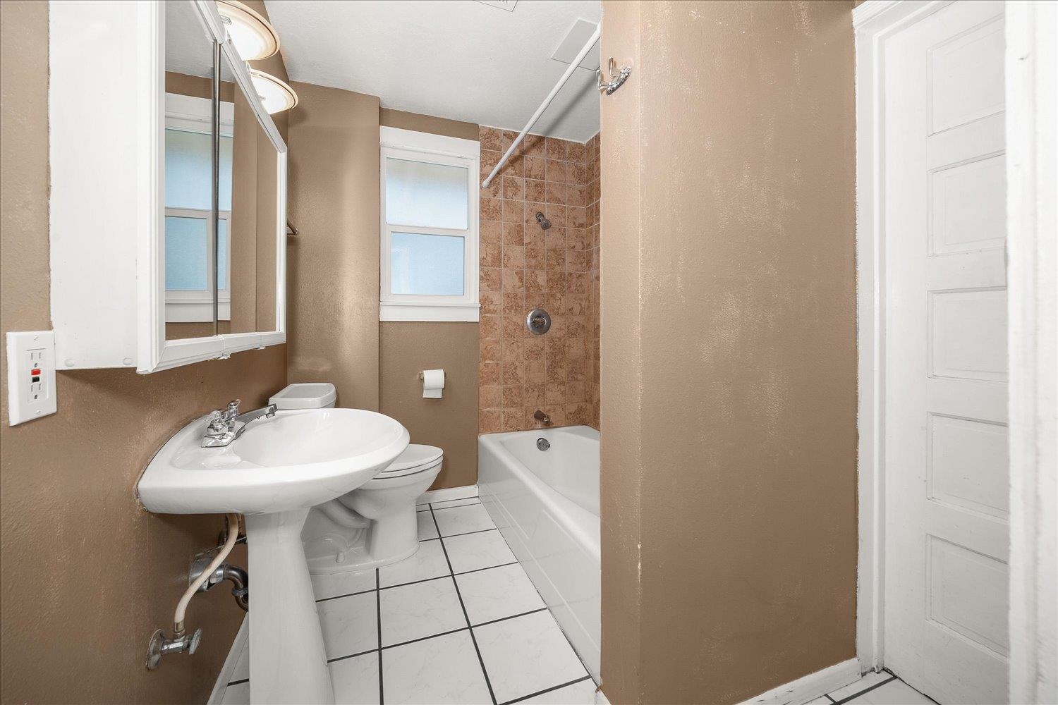 318 E 29th Ave - Photo 17