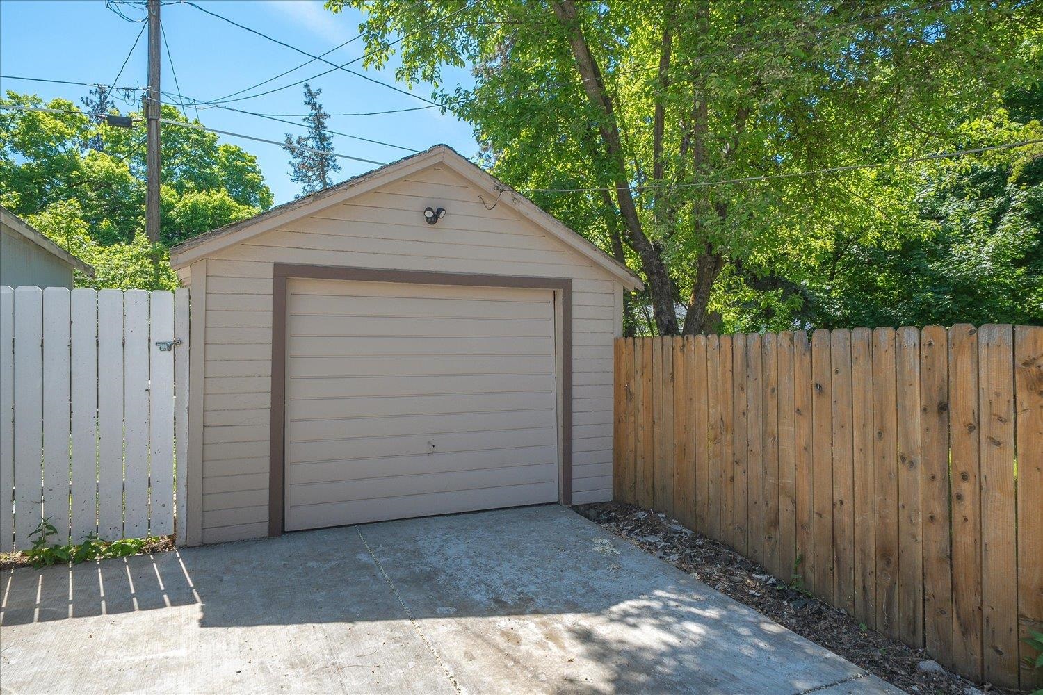 318 E 29th Ave - Photo 37