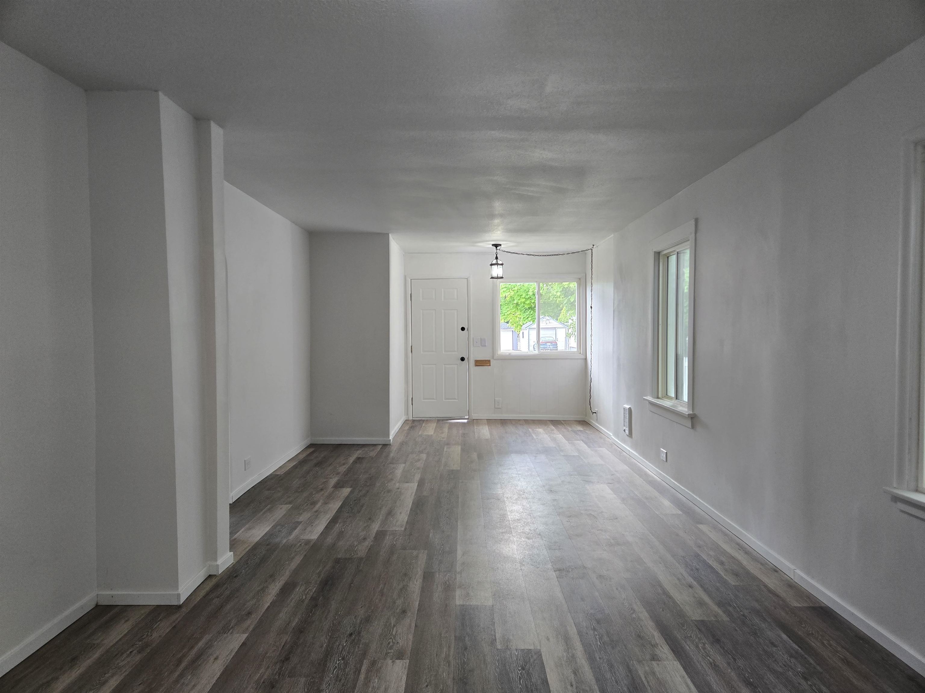 811 E 38TH Ave - Photo 8