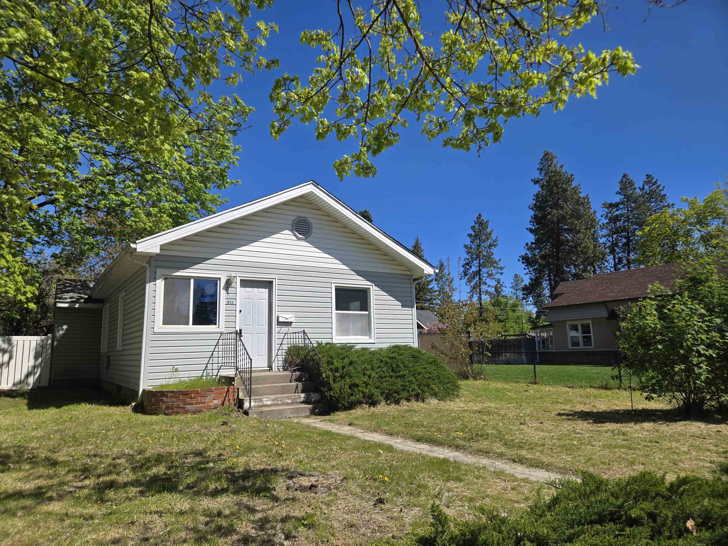811 E 38TH Ave - Photo 2