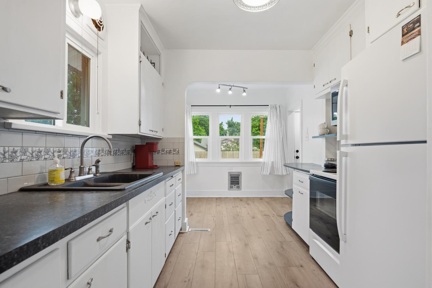 414 E Glass Ave - Photo 7