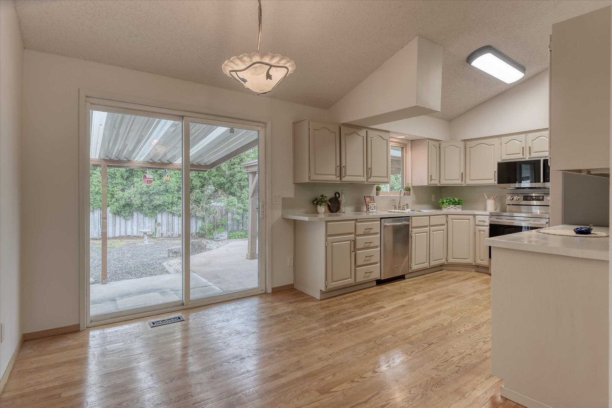2317 S April Ct - Photo 9