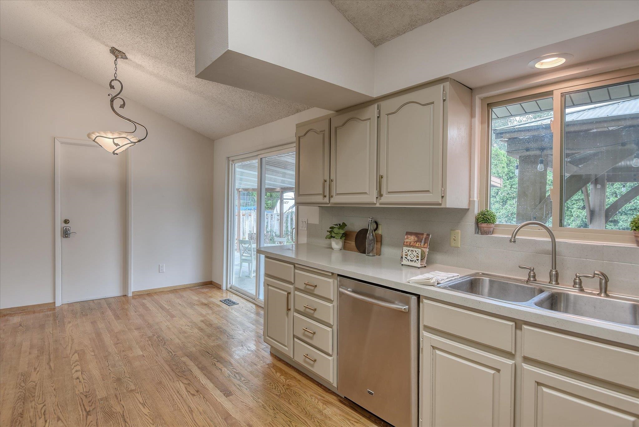 2317 S April Ct - Photo 14