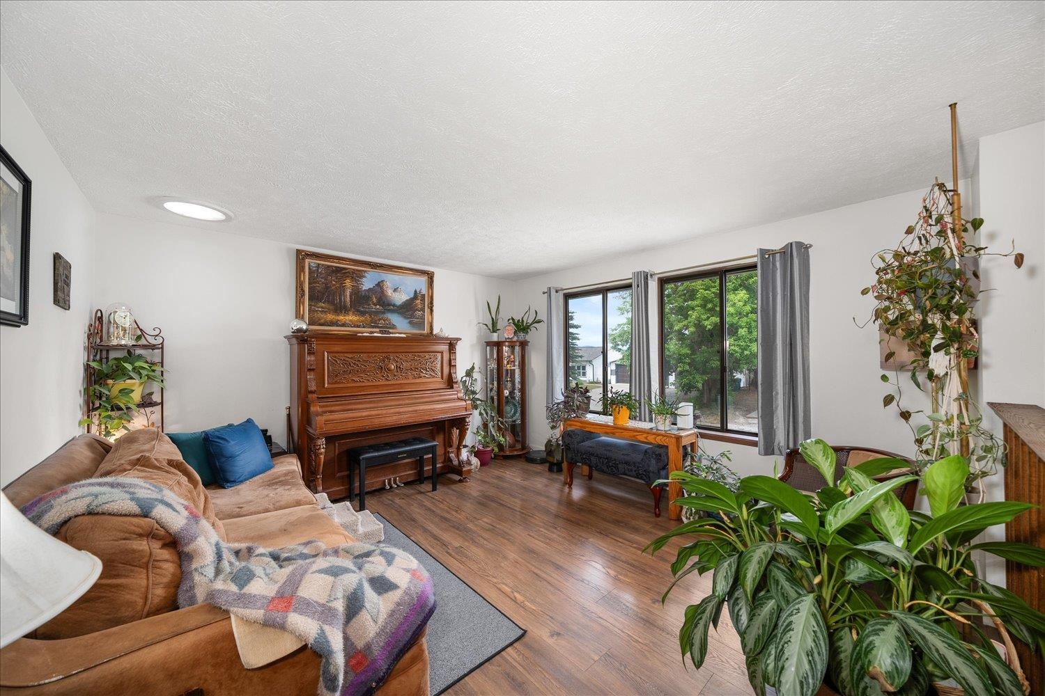 1514 E 4th St - Photo 11