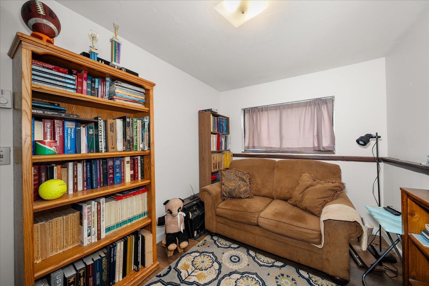 1514 E 4th St - Photo 22
