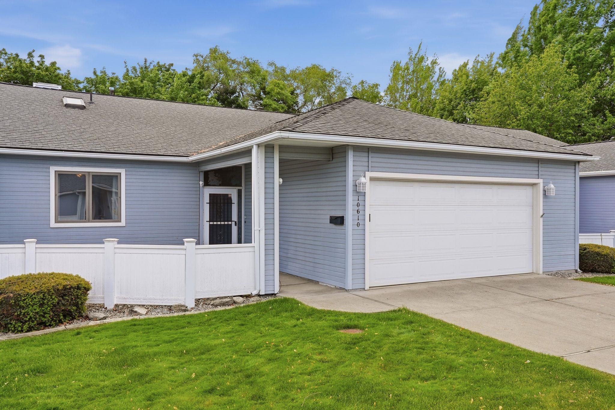 10610 E Nixon Ln - Photo 1