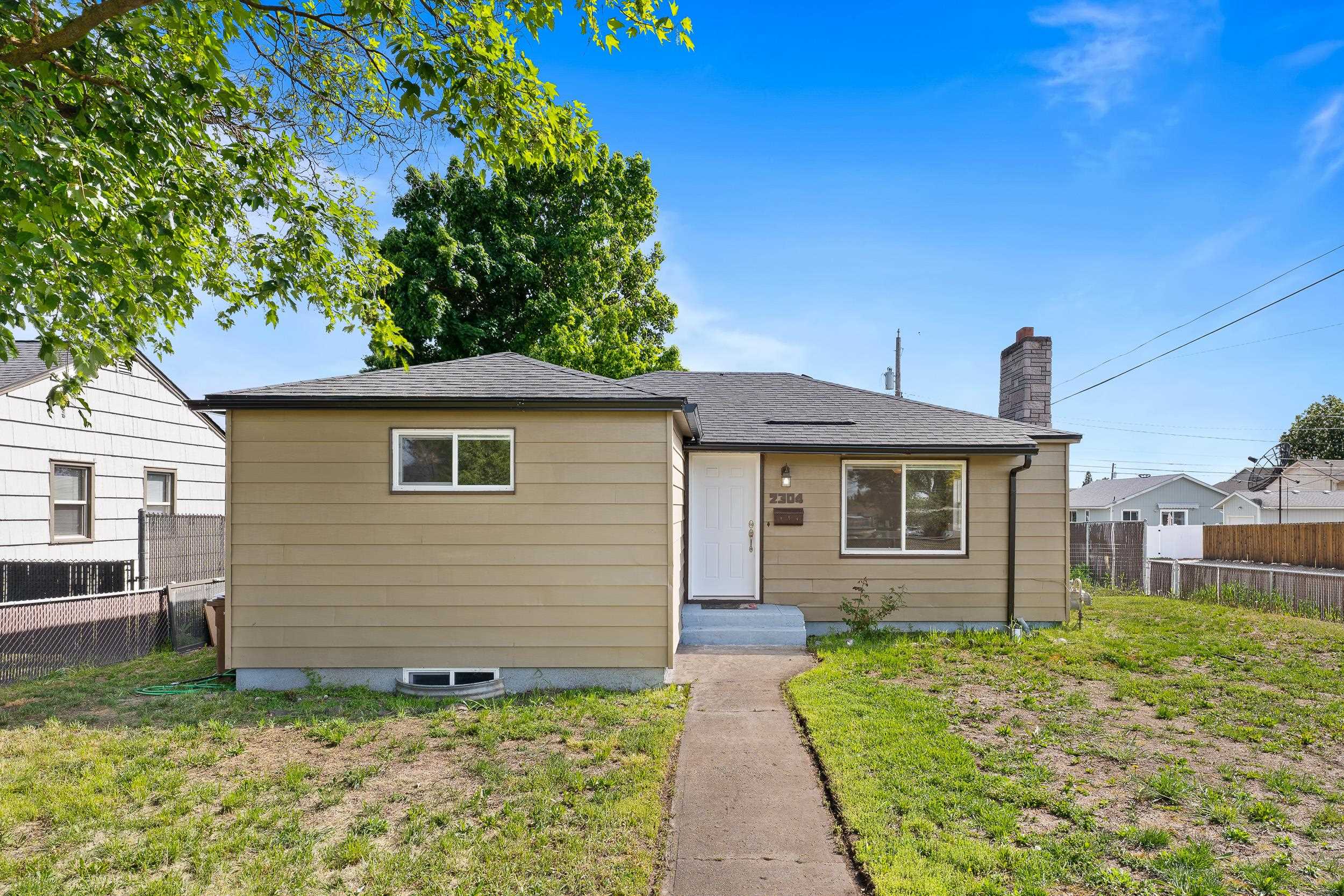 2304 E Rockwell Ave - Photo 1