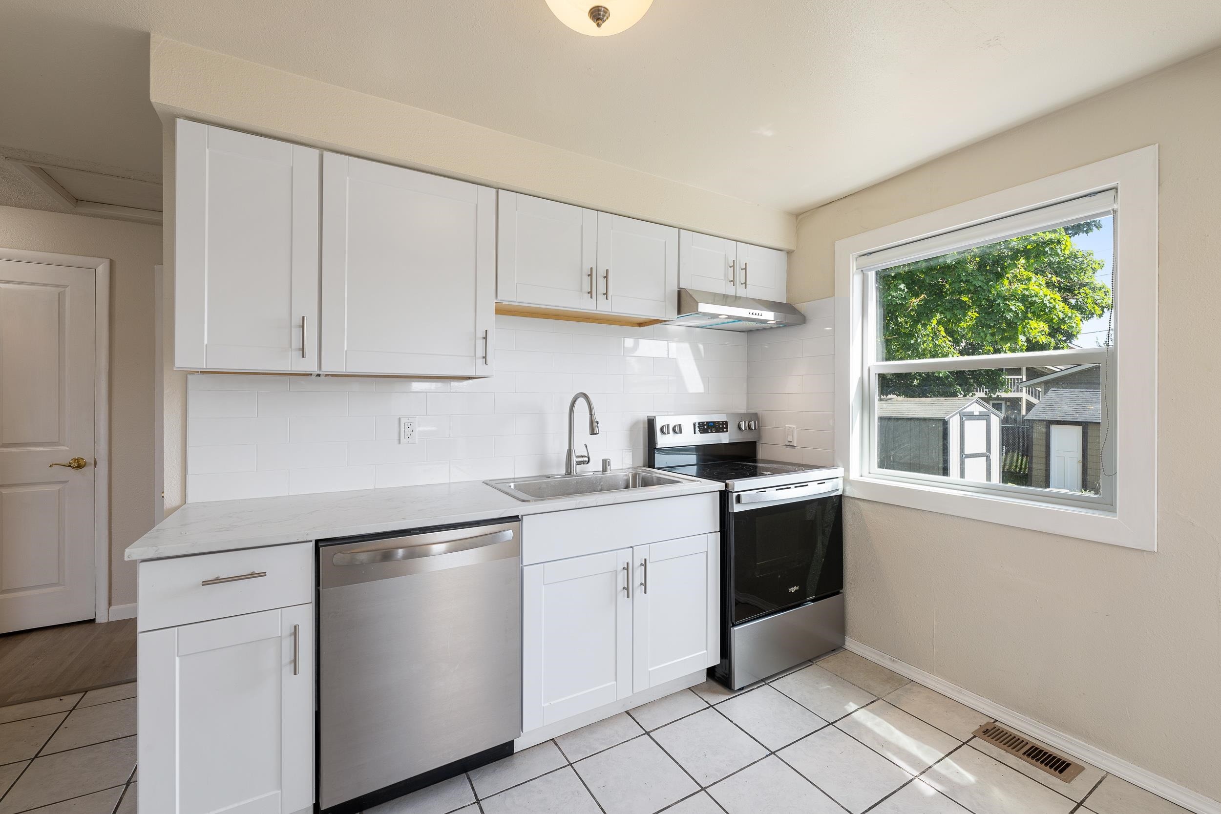 2304 E Rockwell Ave - Photo 6