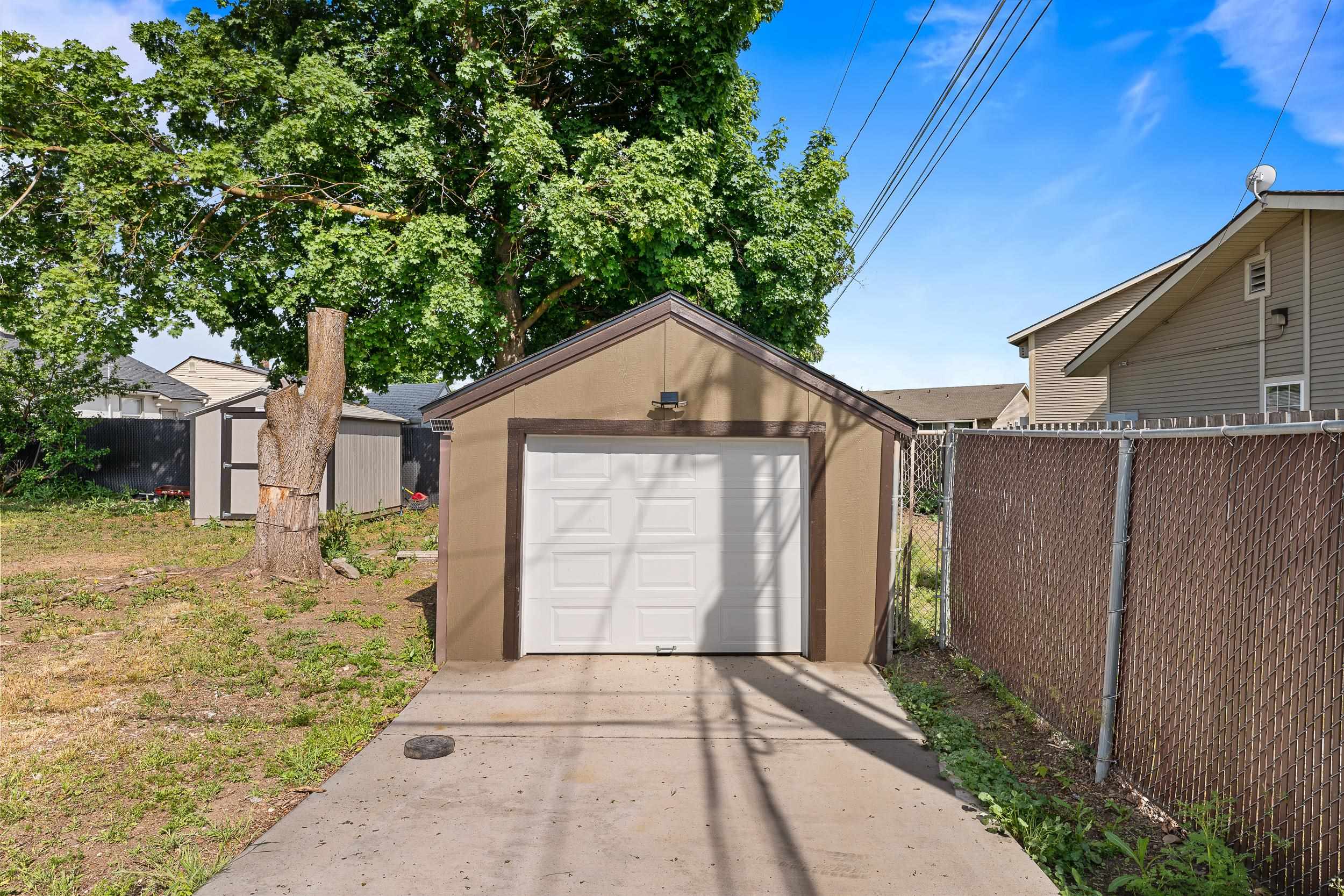 2304 E Rockwell Ave - Photo 18