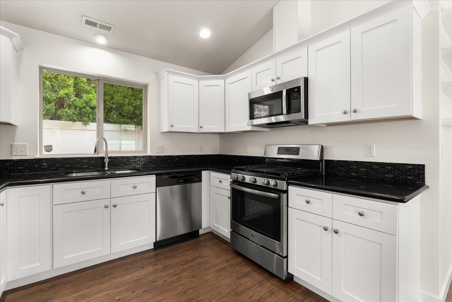 10329 E 5th Ln - Photo 3