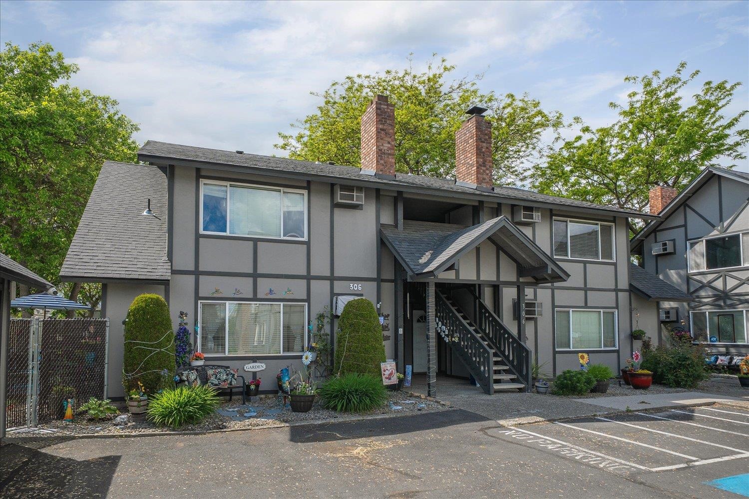306 E Weile Ave - Photo 1