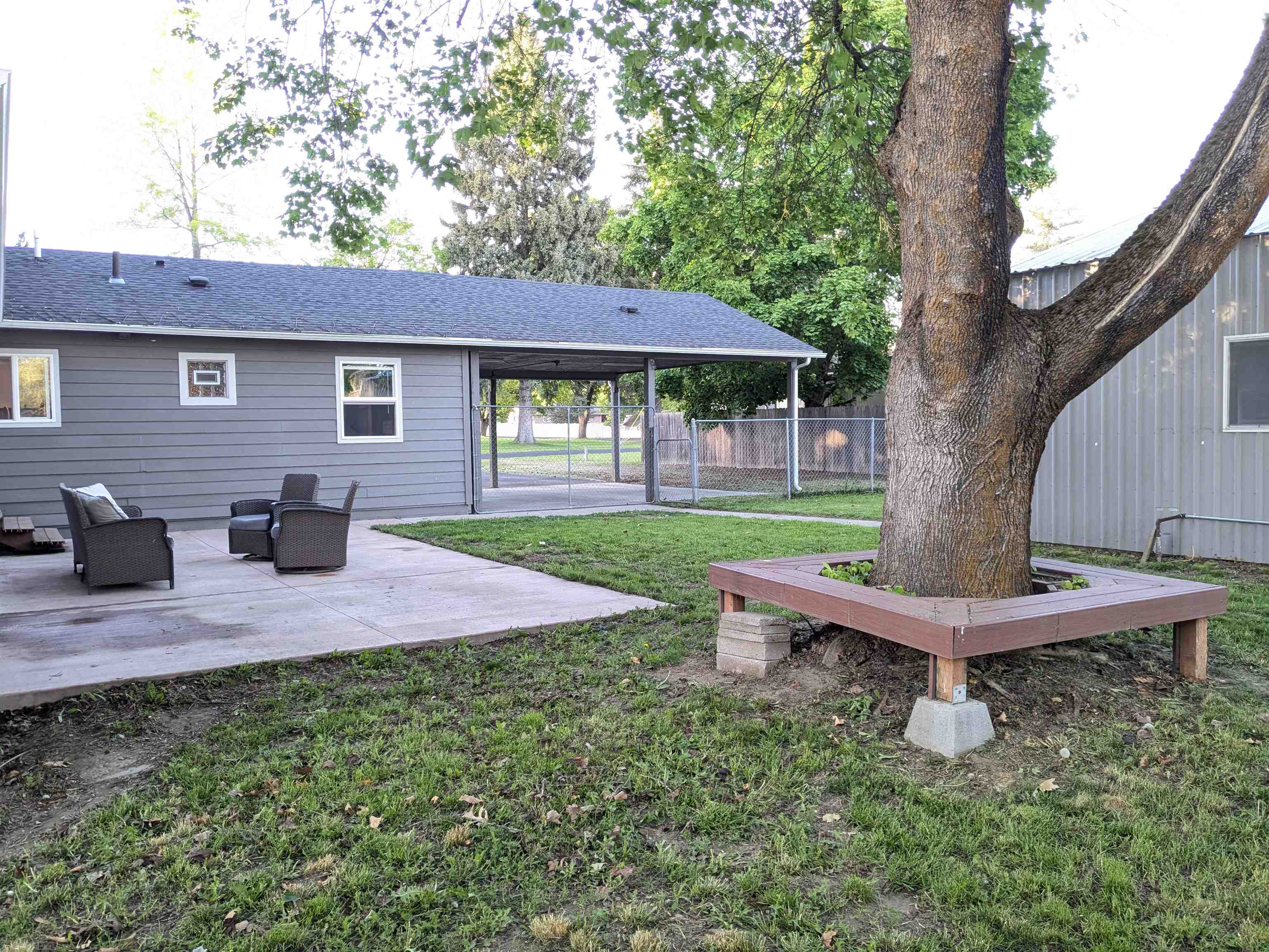 214 E C St - Photo 5