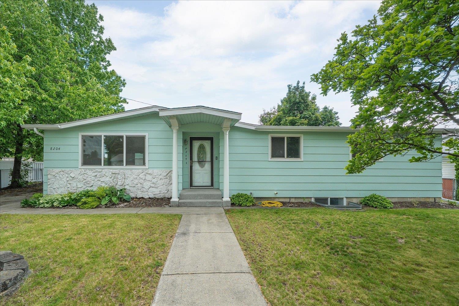 8204 E Augusta Ave - Photo 1