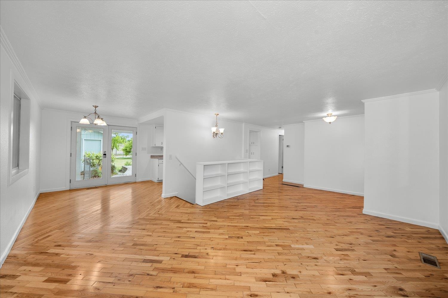 8204 E Augusta Ave - Photo 5