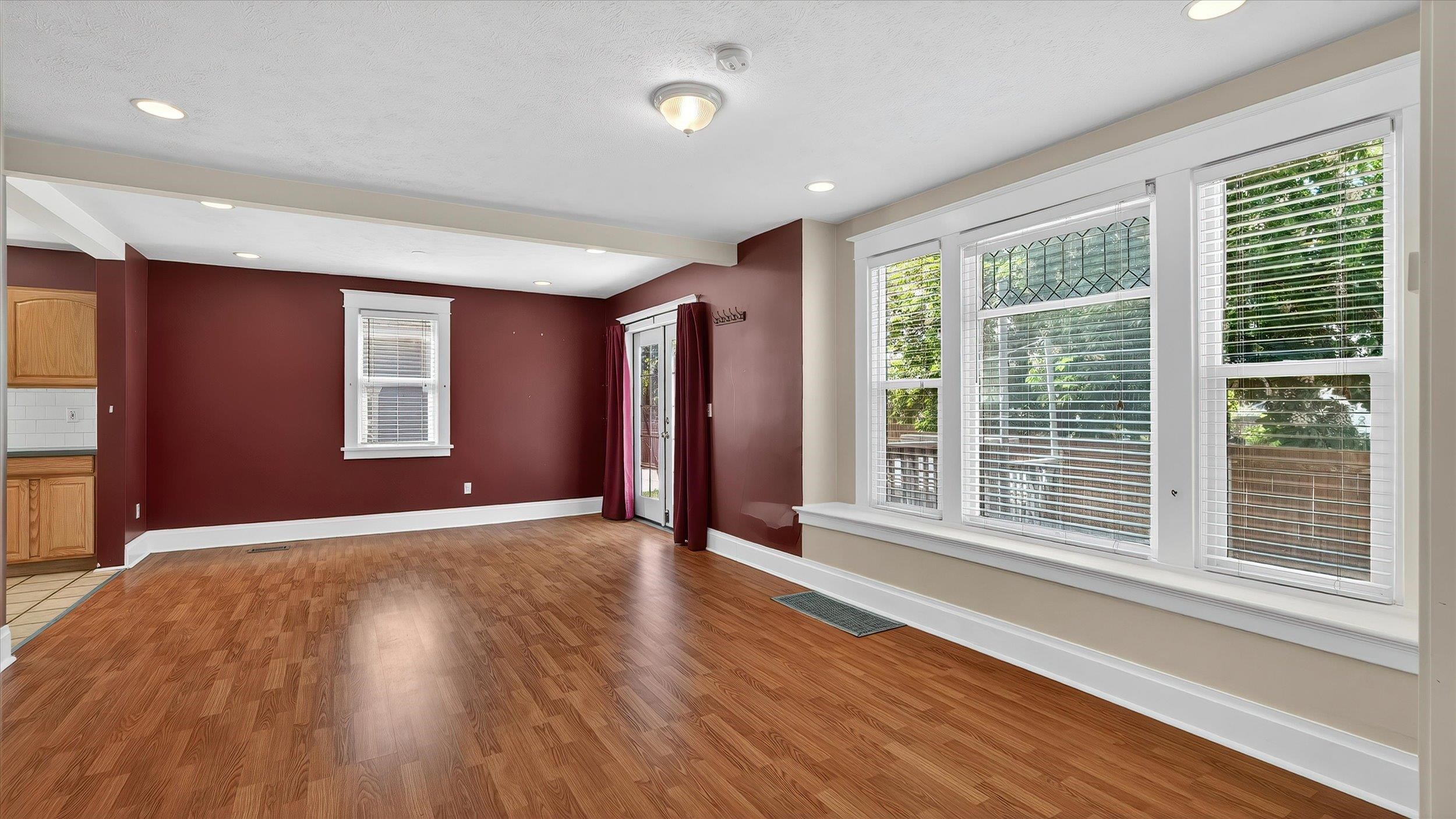1127 W Fairview Ave - Photo 7