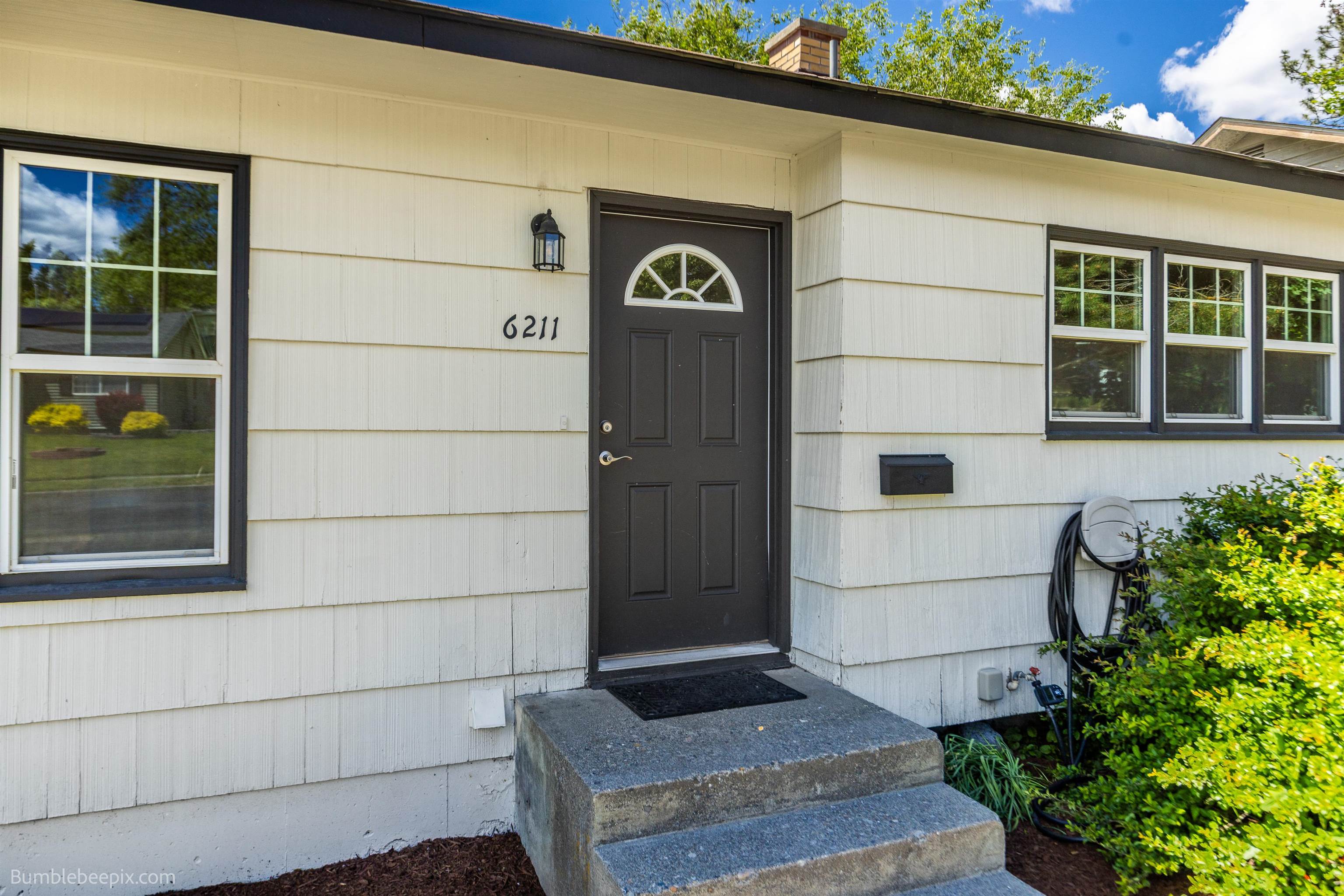 6211 N SUTHERLIN St - Photo 2