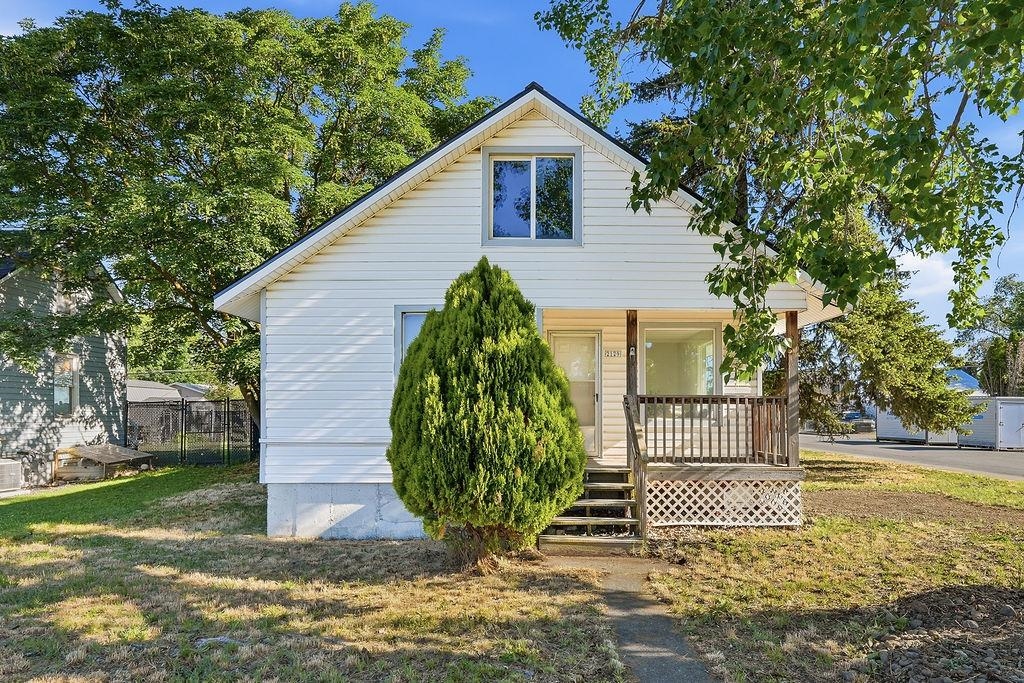 2129 E Desmet Ave - Photo 1