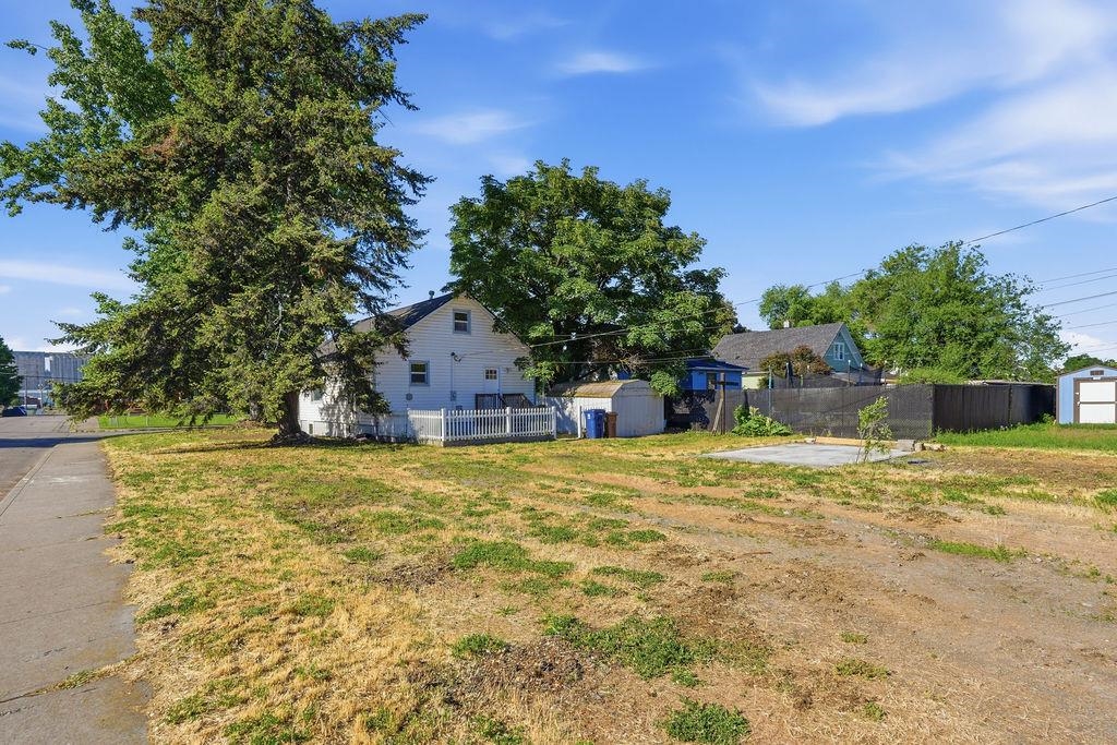 2129 E Desmet Ave - Photo 32