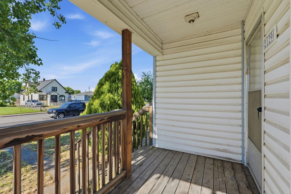 2129 E Desmet Ave - Photo 2