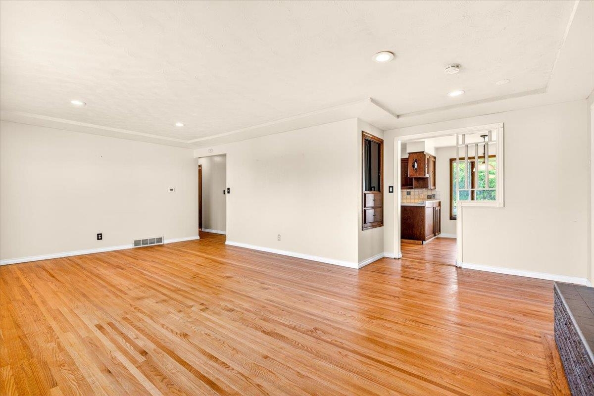 302 W Rainier Way - Photo 9