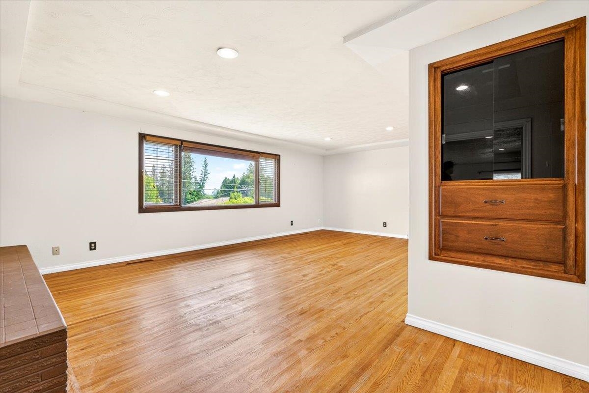 302 W Rainier Way - Photo 10