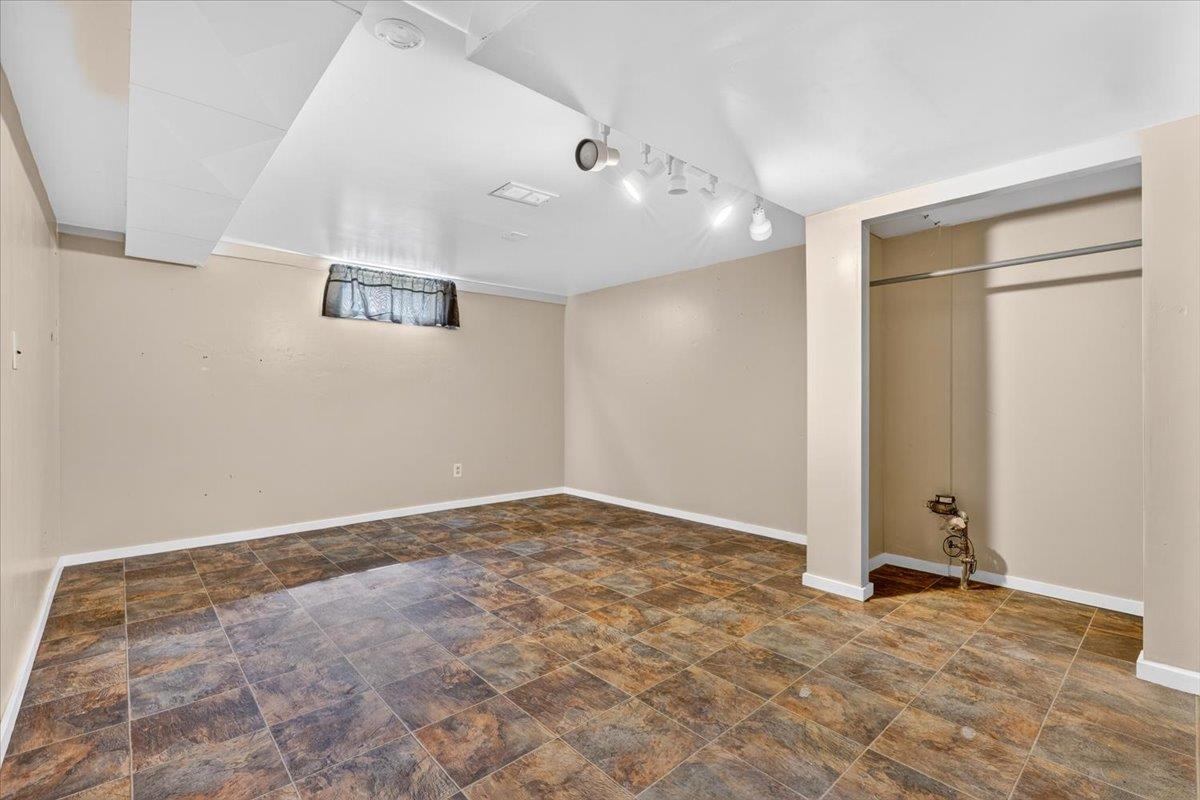 302 W Rainier Way - Photo 37