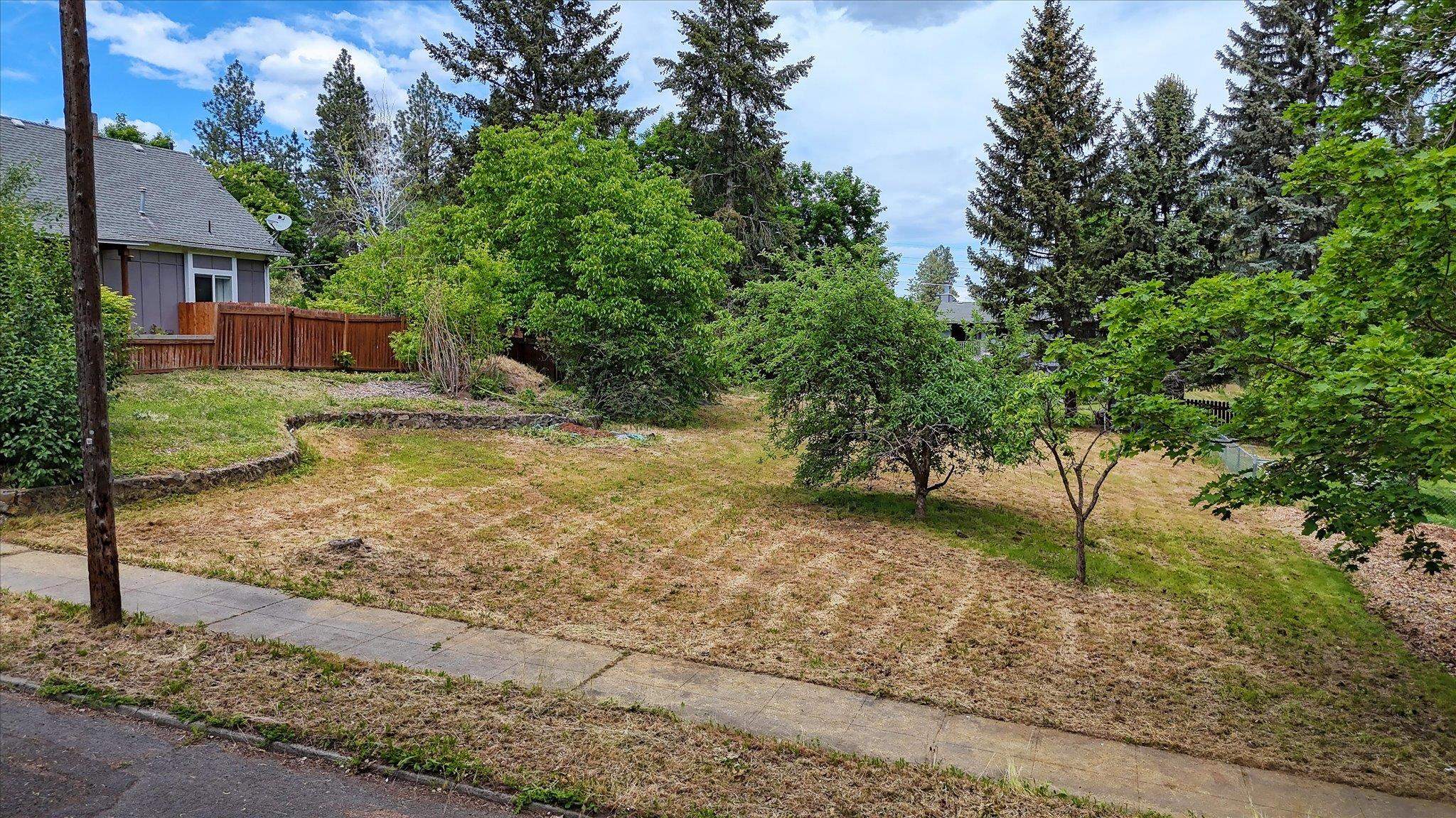 2013 E 14th Ave - Photo 1