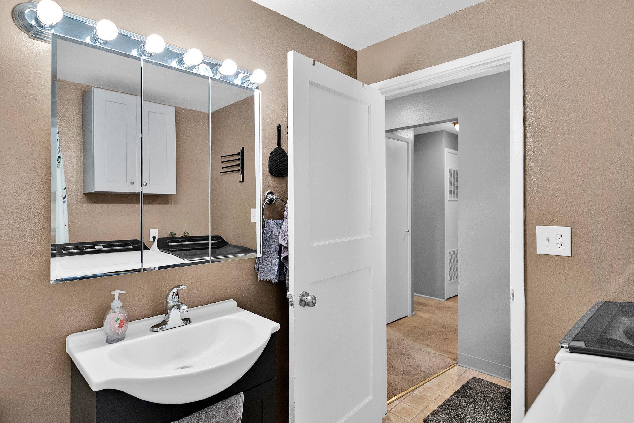 211 W California St - Photo 15