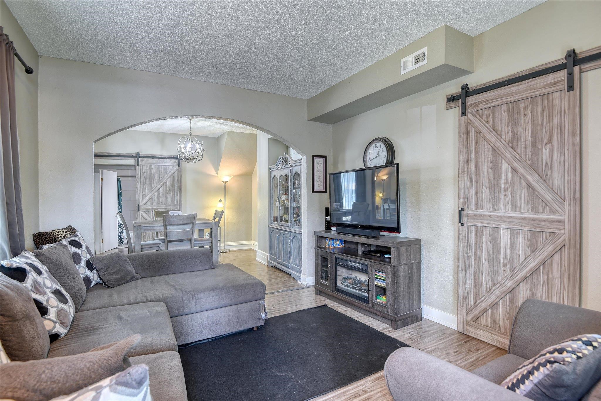 1610 W GRACE Ave - Photo 3