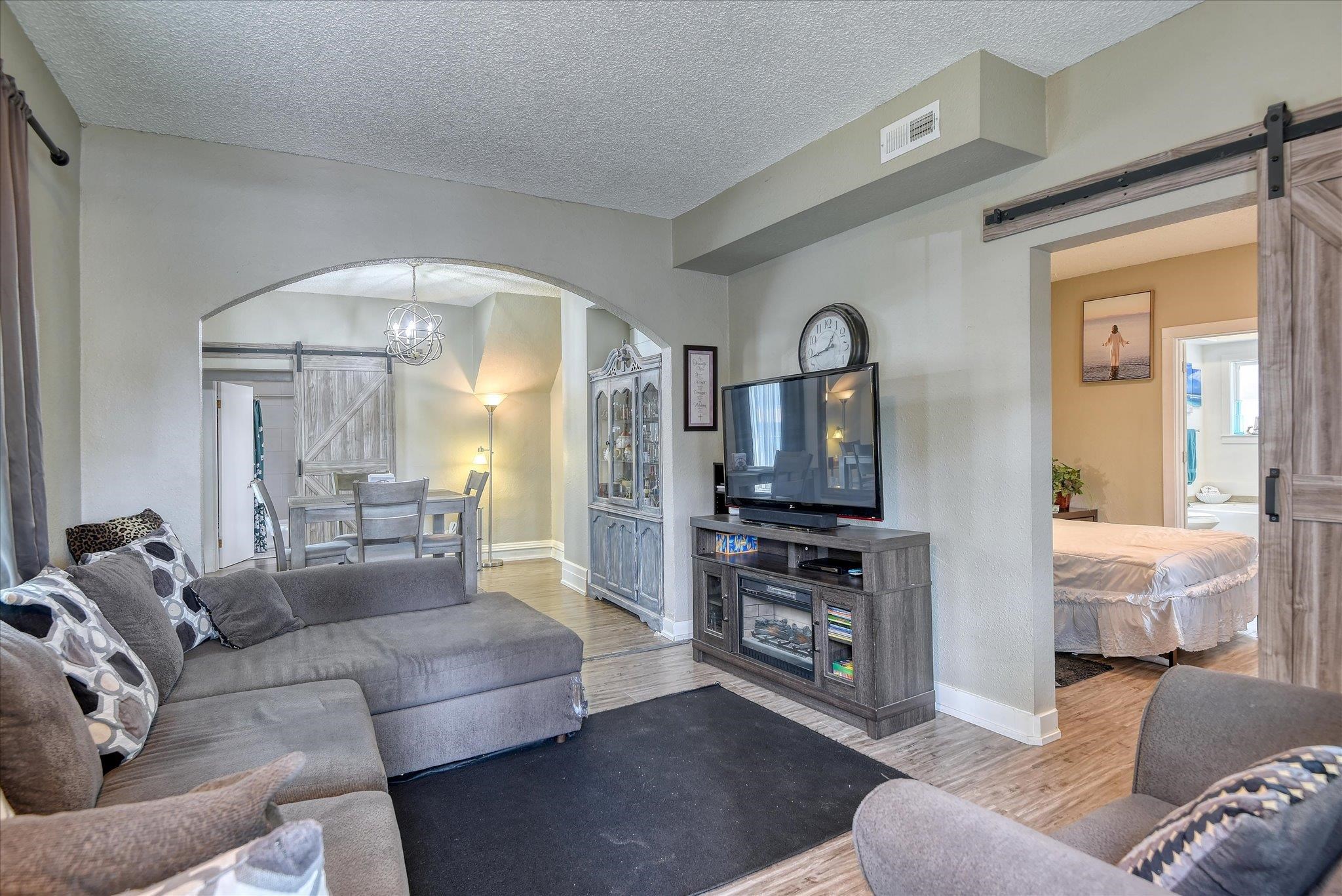1610 W GRACE Ave - Photo 4