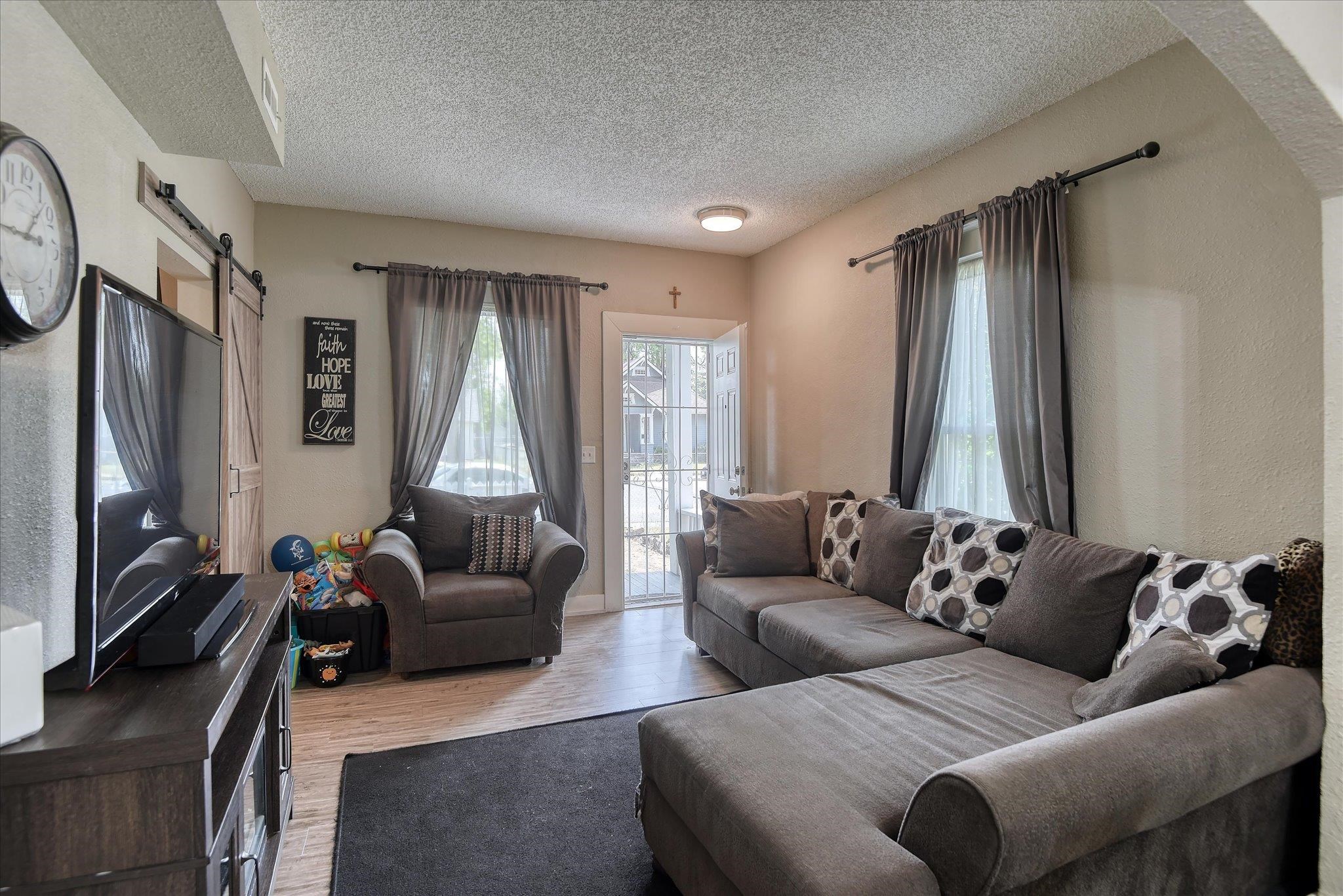 1610 W GRACE Ave - Photo 5
