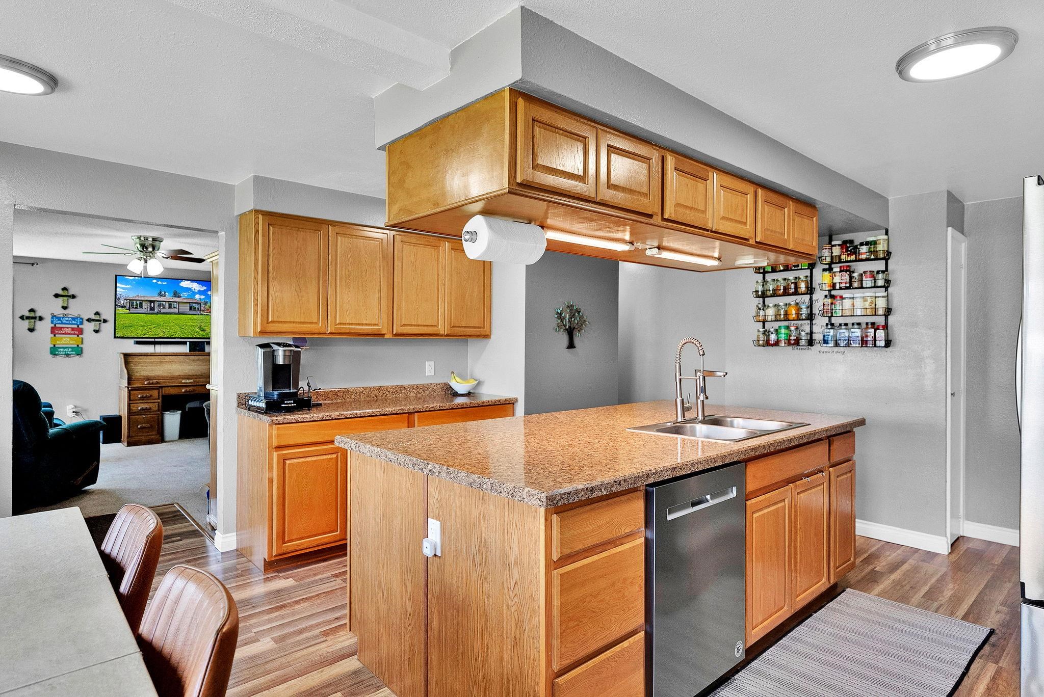 211 W California St - Photo 5