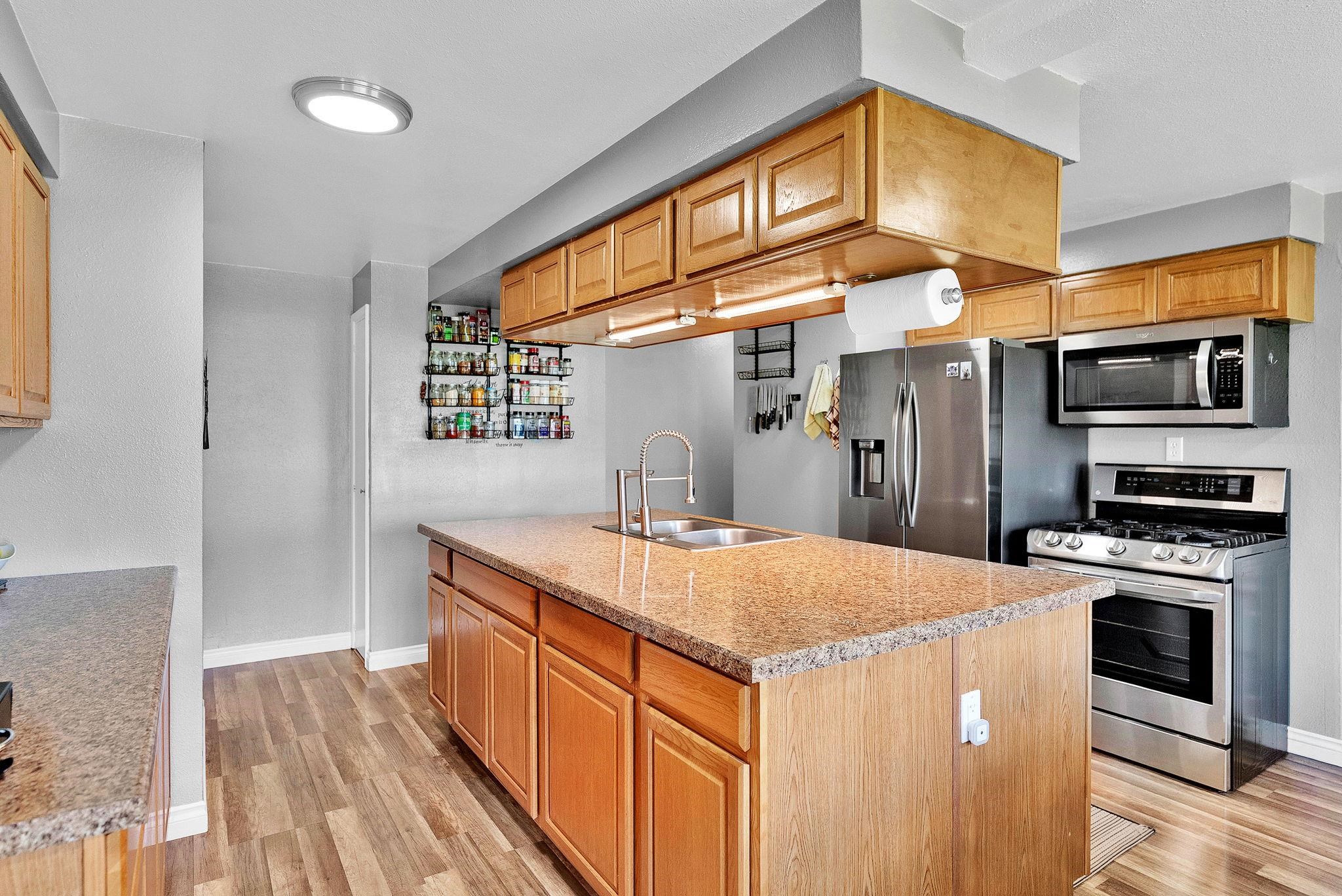 211 W California St - Photo 6