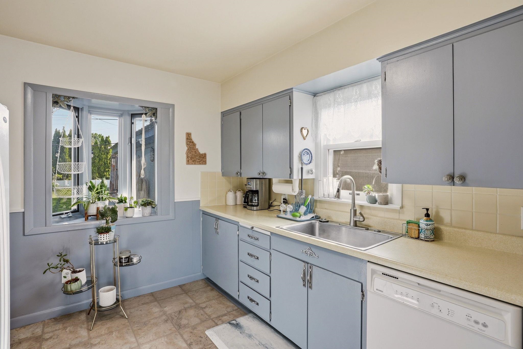 615 E Providence Ave - Photo 9