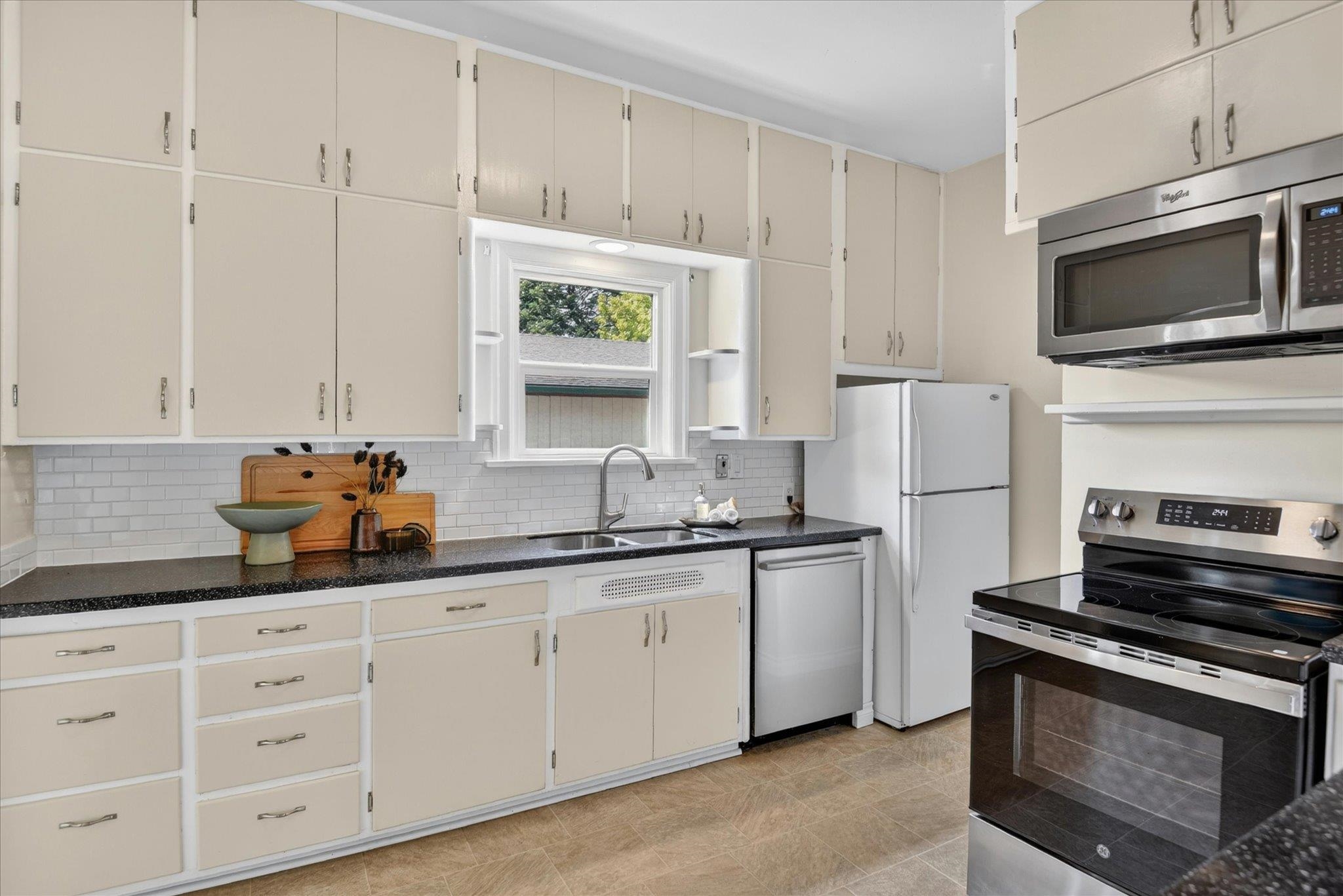 1218 E Augusta Ave - Photo 10